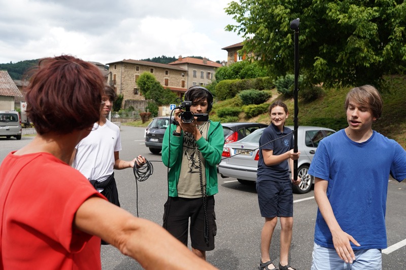 Tillandsia, création audiovisuelle pour une meilleure connaissance du monde et des enjeux de société : formation, diffusion, partage, ateliers, diffusion.. autour de Lyon et Saint Etienne